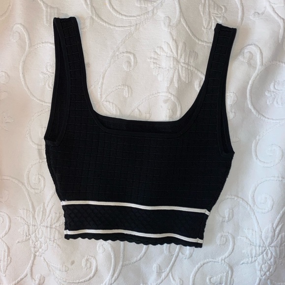 Aritzia babaton sculpt knit button tank - Picture 2 of 5